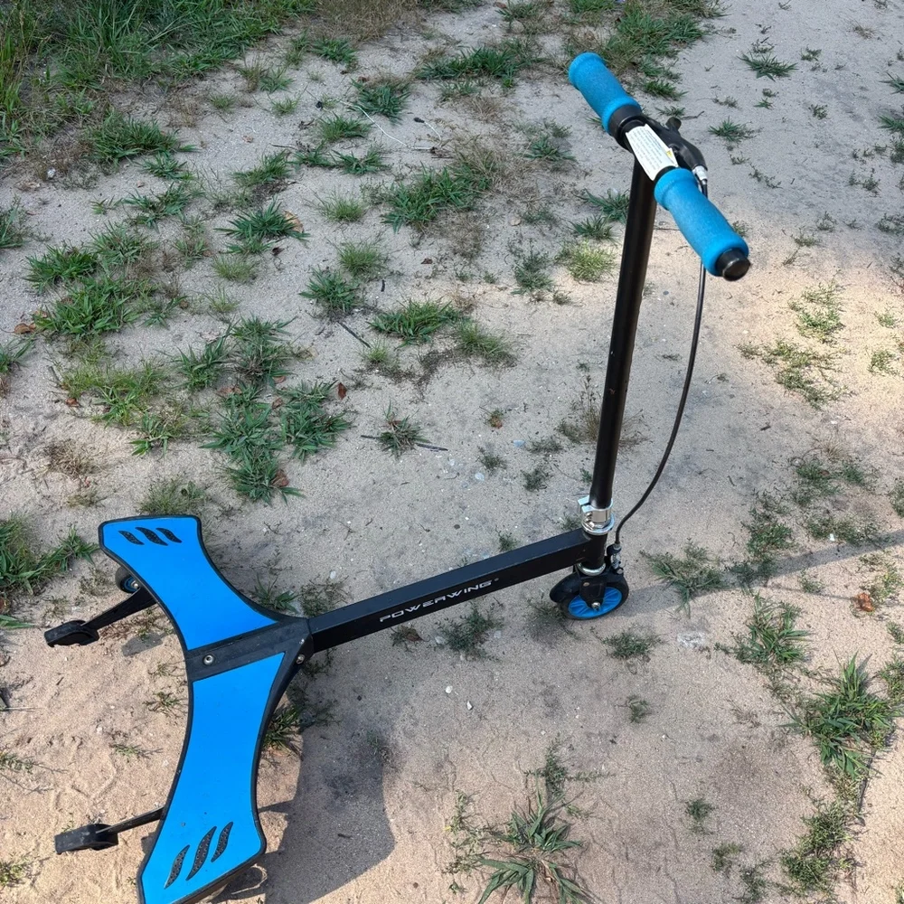 Razor powerwing caster scooter